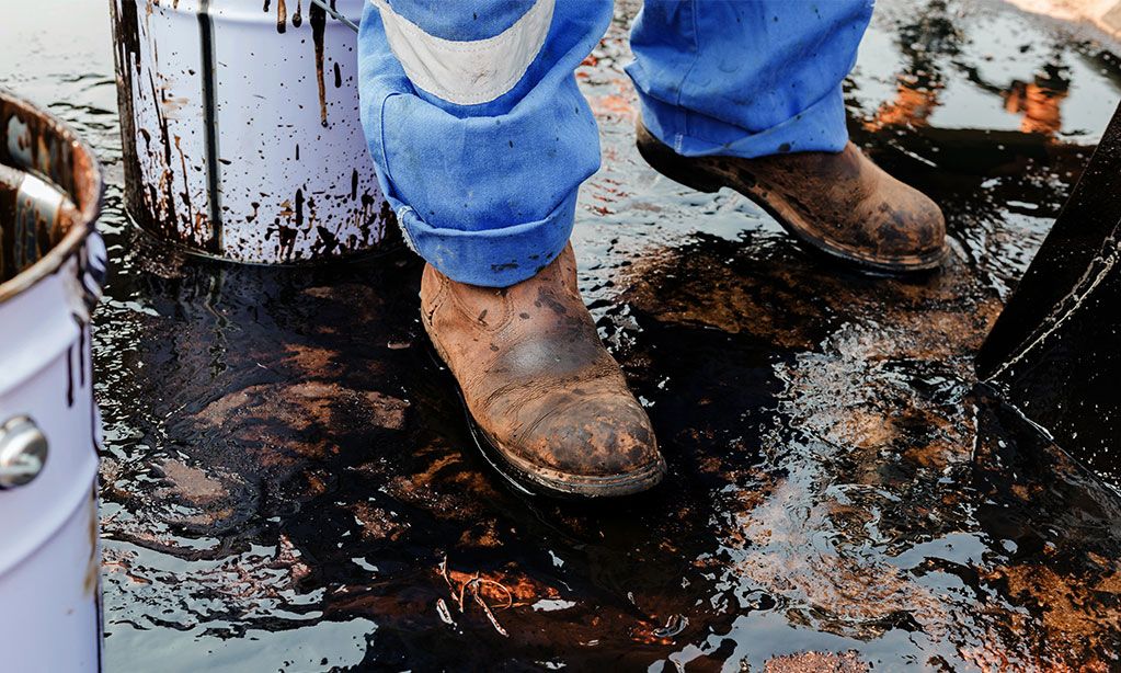 The Best Way to Contain and Clean Up Oil Spills In The Rain