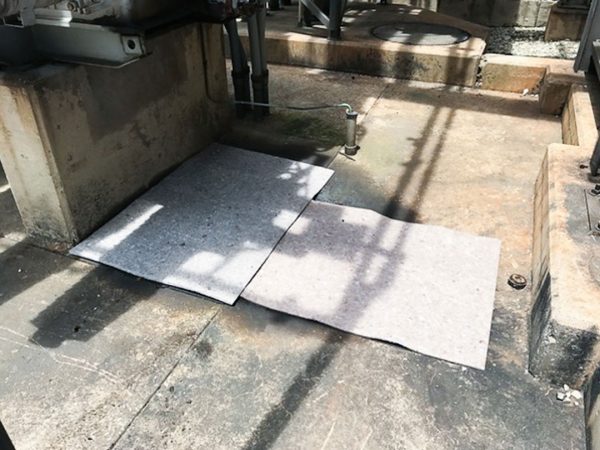 PIG® Poly-Back Absorbent Mat Pad