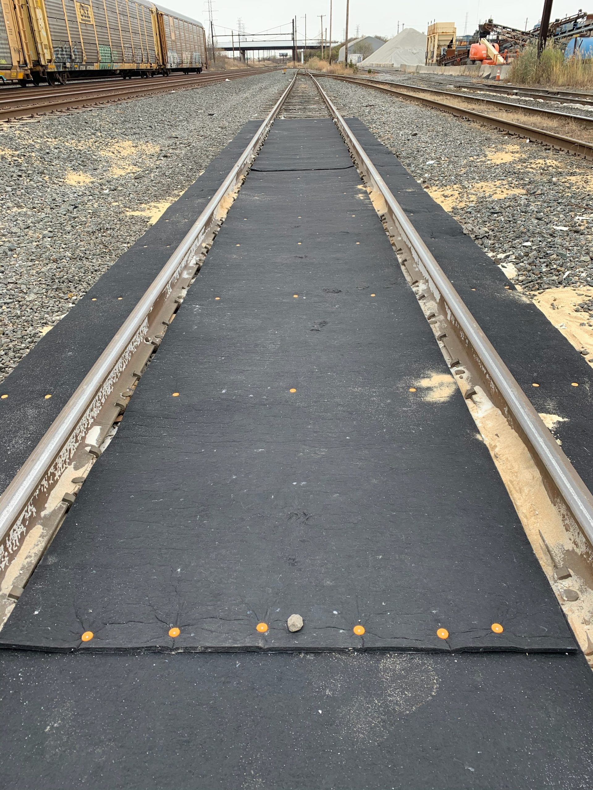 Spilltration® Railroad Oil Leak & Spill Inner Track Mat HalenHardy
