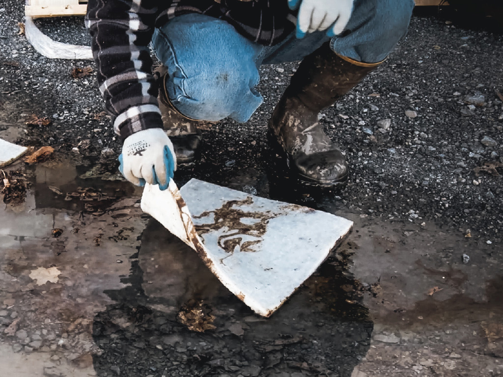 prevent bilge discharges with Spilltration Husky Pads