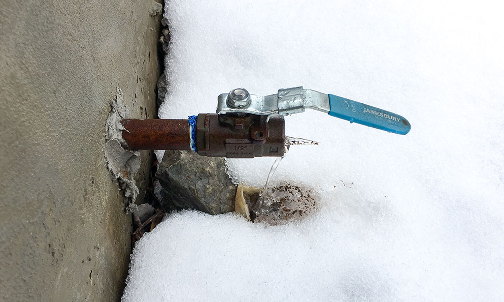 Frozen secondary containment valvve