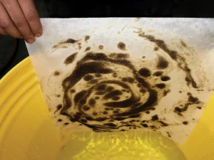 remove sheen from water with oil shammy towels