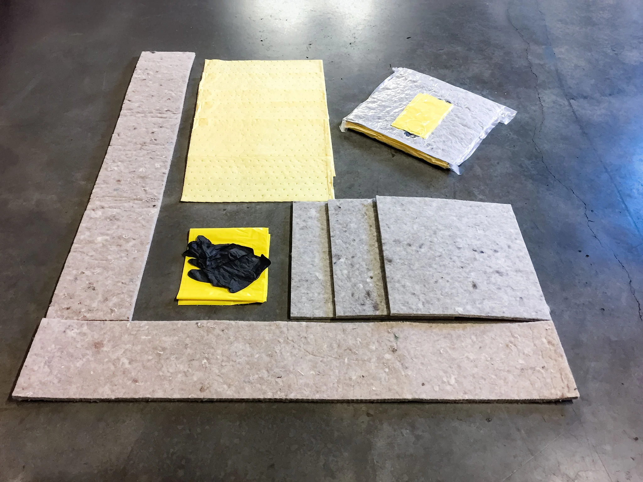 Spilltration Universal Spill Kit Contents